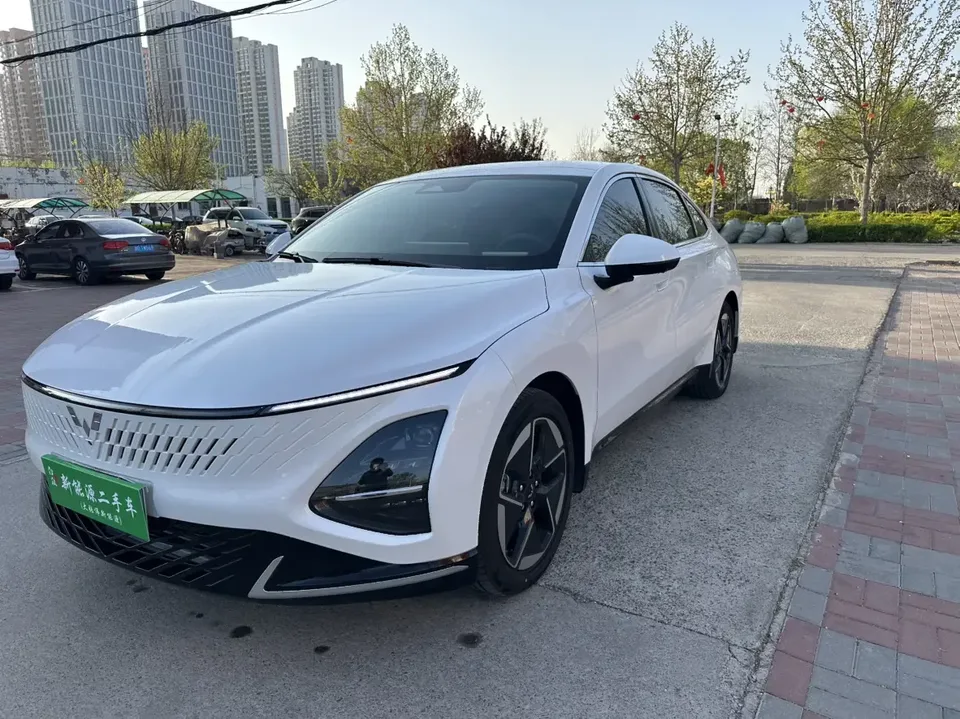 Wuling Starlight PHEV Wuling Starlight PHEV 2025 150km Intelligent Pilot 2025 — photo 1, buy with delivery to Moscow