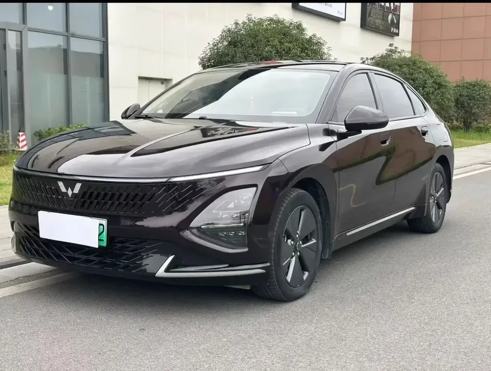 Wuling Starlight PHEV Wuling Starlight PHEV 2024 Co-creation Edition 150 Standard 2024 — photo 1, buy with delivery to Moscow