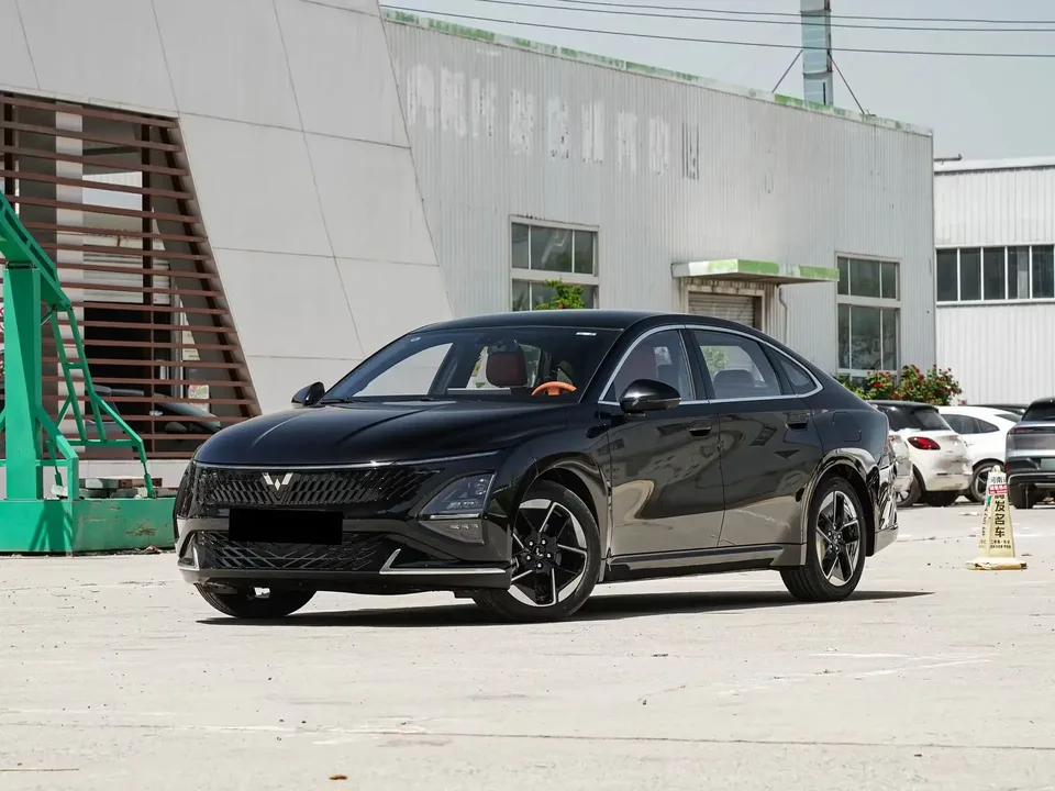 Wuling Starlight PHEV Wuling Starlight PHEV 2025 150km Intelligent Advanced 2026 — photo 1, buy with delivery to Moscow