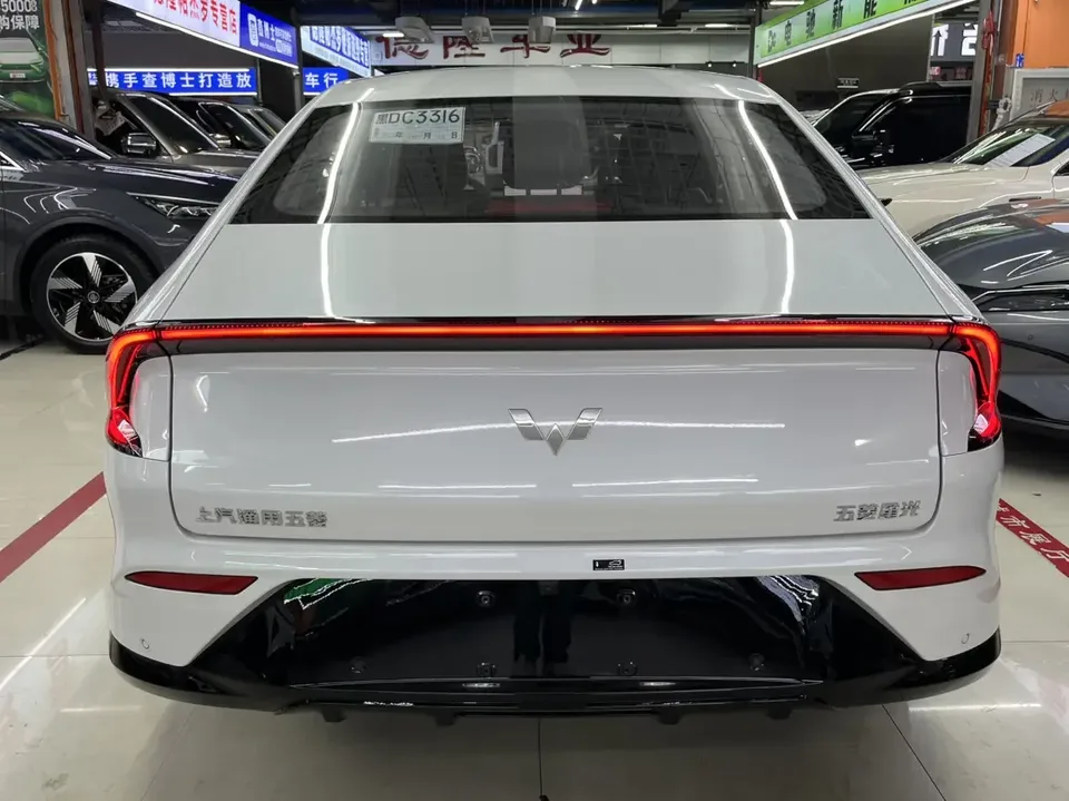 Wuling Starlight PHEV Wuling Starlight PHEV 2025 150km Intelligent Advanced 2026 — thumbnail 2
