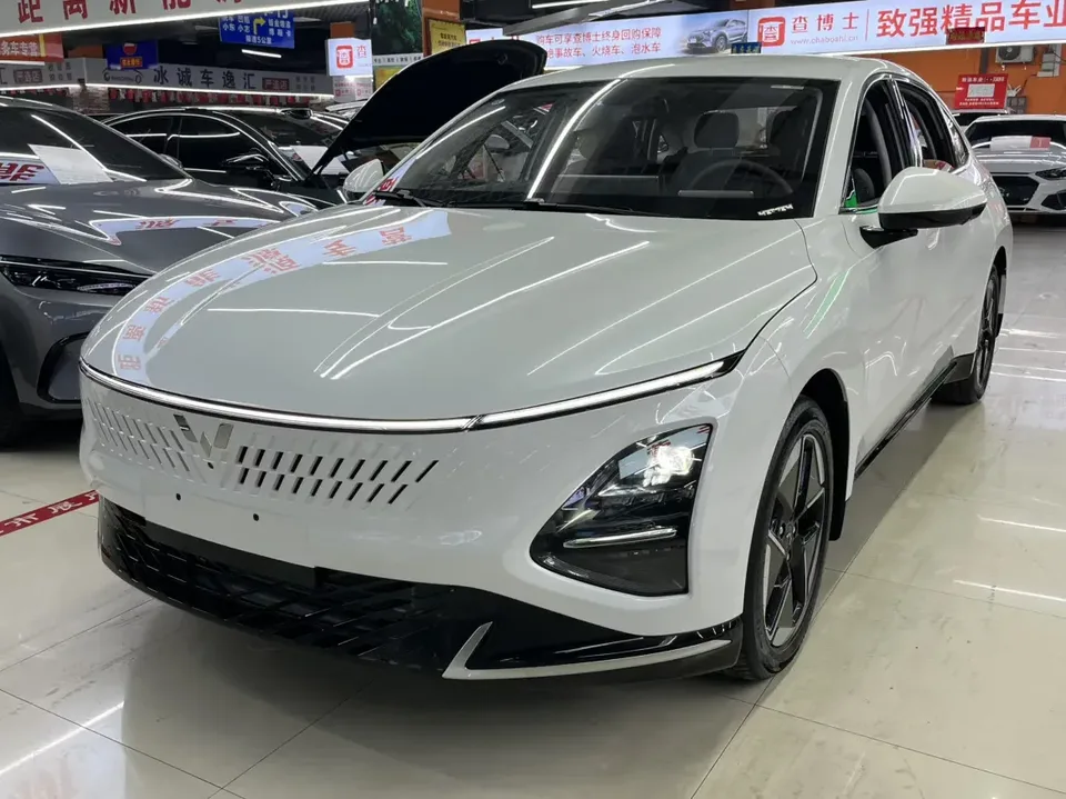 Wuling Starlight PHEV Wuling Starlight PHEV 2025 150km Intelligent Advanced 2026 — photo 1, buy with delivery to Moscow