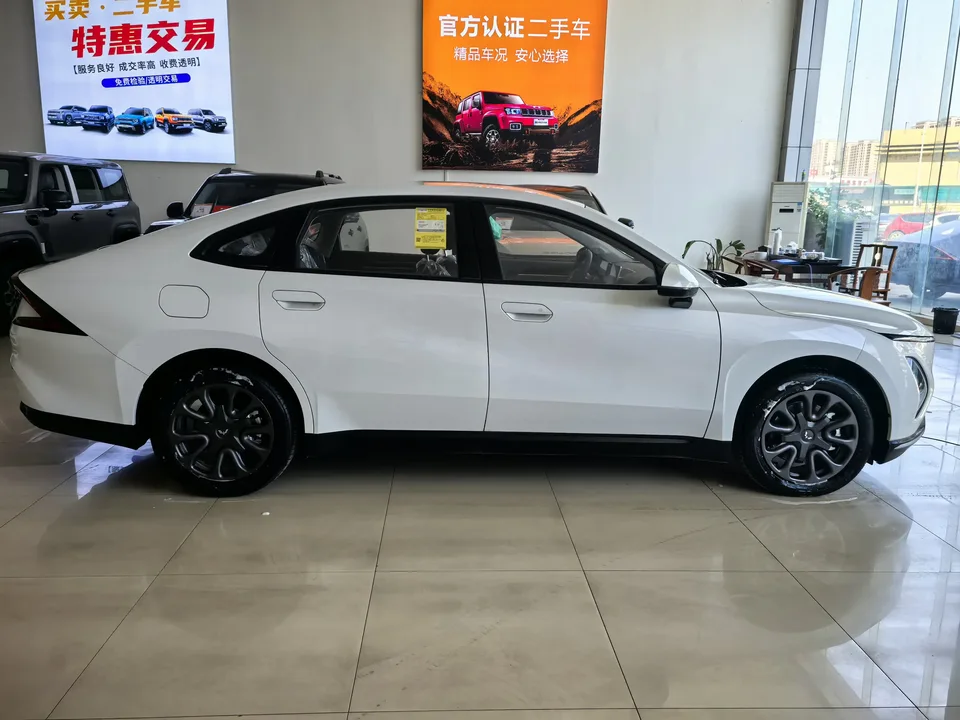 Wuling Starlight PHEV Wuling Starlight PHEV 2025 70km Smart Standard 2026 — thumbnail 2