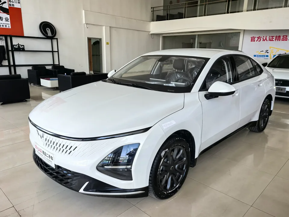 Wuling Starlight PHEV Wuling Starlight PHEV 2025 70km Smart Standard 2026 — photo 1, buy with delivery to Moscow
