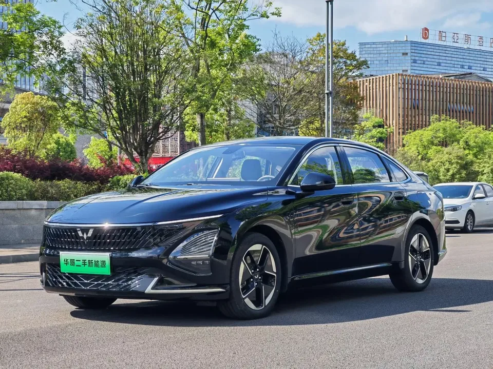 Wuling Starlight PHEV Wuling Starlight PHEV 2024 Co-creation version 150 Advanced version 2025 — photo 1, buy with delivery to Moscow