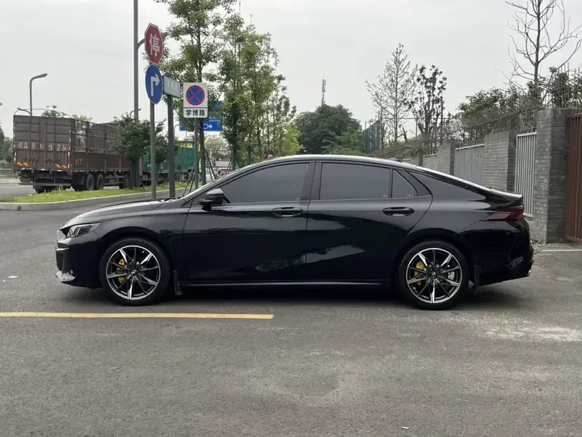 GAC Trumpchi Empow Shadow Leopard 2022 270T J16 R-Style Track Edition 2024 — thumbnail 4