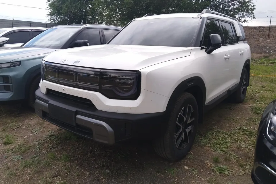 BAIC Beijing Off-road BJ30 Beijing Off-road BJ30 2024 1.5T DCT 2WD Light Wild Pro Edition 2026 — photo 1, buy with delivery to Moscow