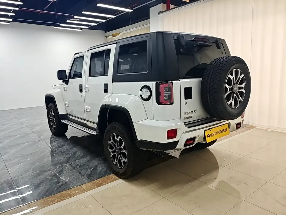 BAIC Beijing Off-road BJ40 Beijing Off-road BJ40 2024 2.0T Automatic 4WD City Hunter Glory Edition 2024 — thumbnail 2