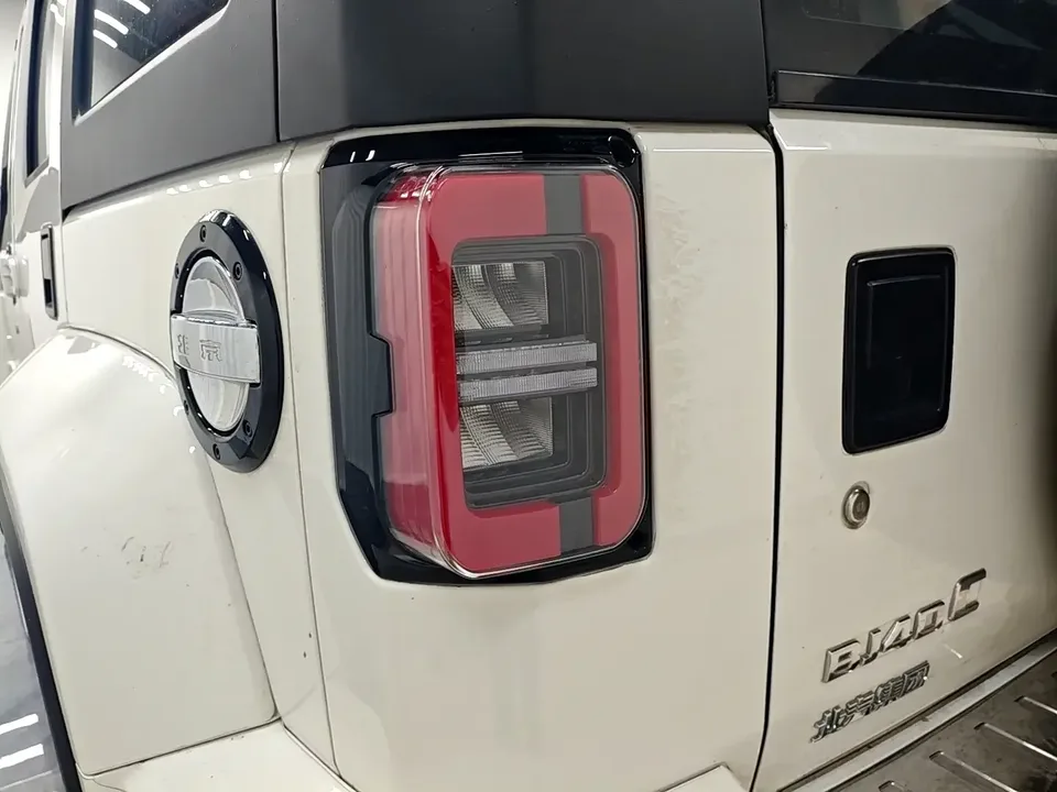 BAIC Beijing Off-road BJ40 Beijing Off-road BJ40 2024 2.0T Automatic 4WD City Hunter Glory Edition 2024 — thumbnail 4