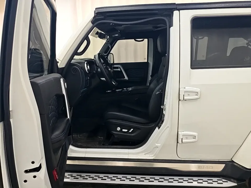 BAIC Beijing Off-road BJ40 Beijing Off-road BJ40 2024 2.0T Automatic 4WD City Hunter Glory Edition 2024 — thumbnail 5