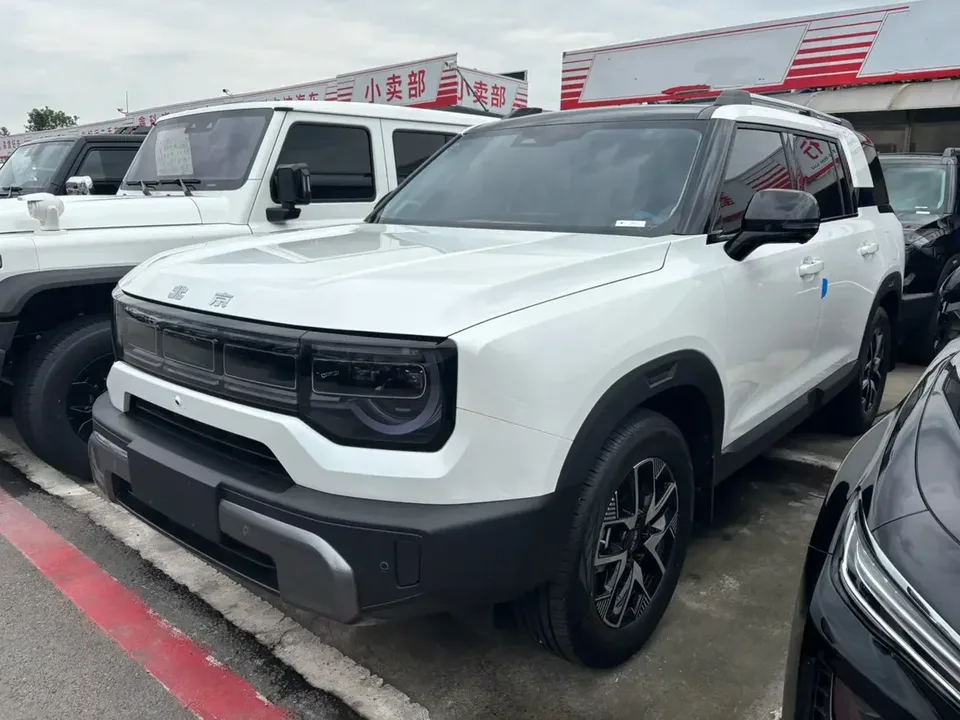 BAIC Beijing Off-road BJ30 Beijing Off-road BJ30 2024 1.5T DCT 2WD Light Wild Pro Edition 2025 — photo 1, buy with delivery to Moscow