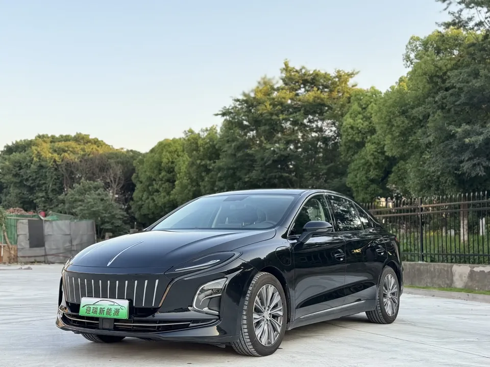 Hongqi E-QM5 Hongqi E-QM5 2022 Charging 431km LeXiang Edition 5-seater 2023 — photo 1, buy with delivery to Moscow