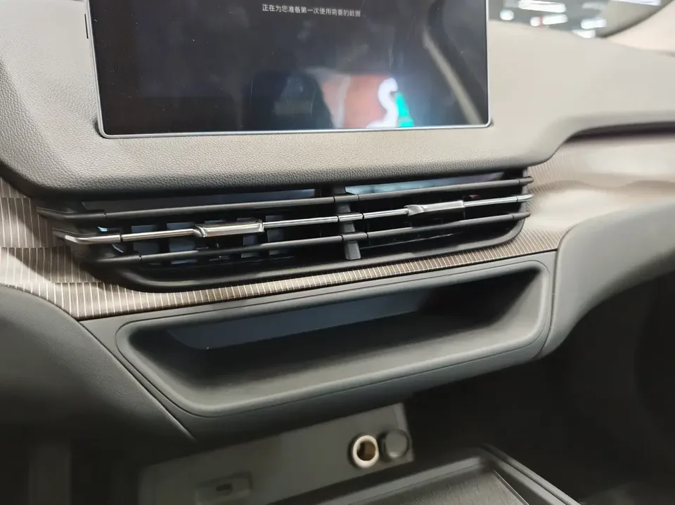 Hongqi E-QM5 Hongqi E-QM5 2025 610KM PLUS version 2026 — thumbnail 5