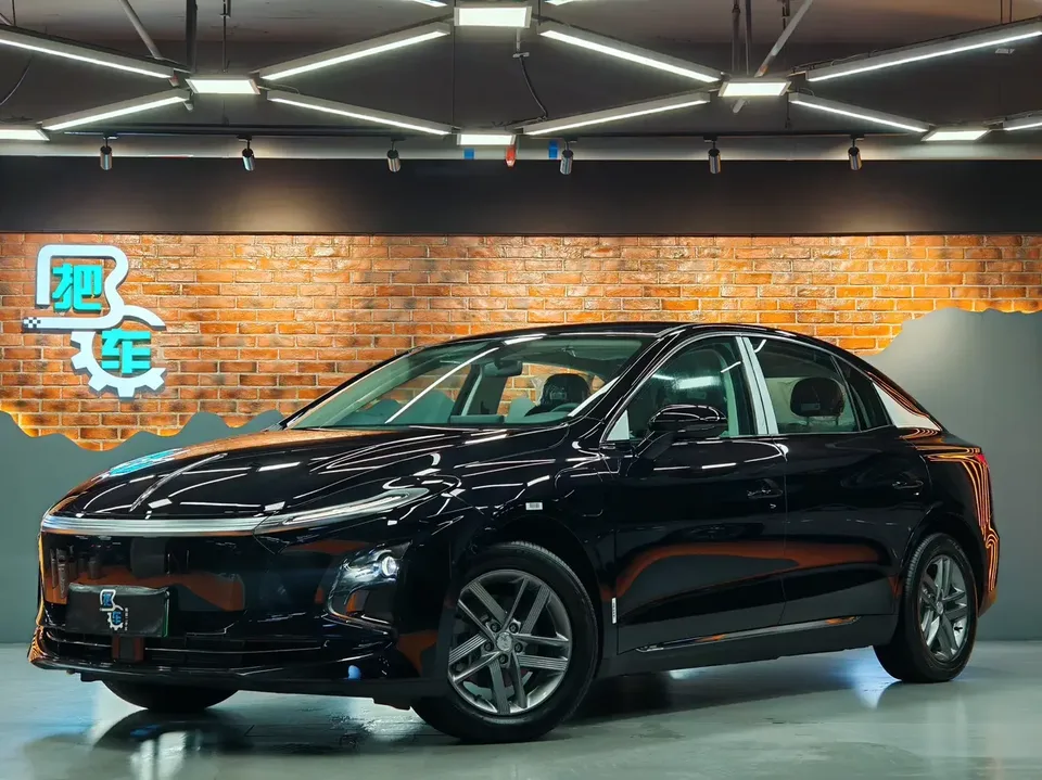 Hongqi E-QM5 Hongqi E-QM5 2025 610KM PLUS version 2026 — photo 1, buy with delivery to Moscow