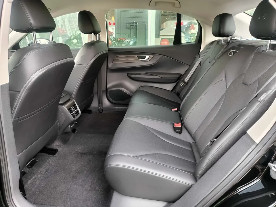Hongqi E-QM5 Hongqi E-QM5 2023 Basic travel version 2024 — thumbnail 3
