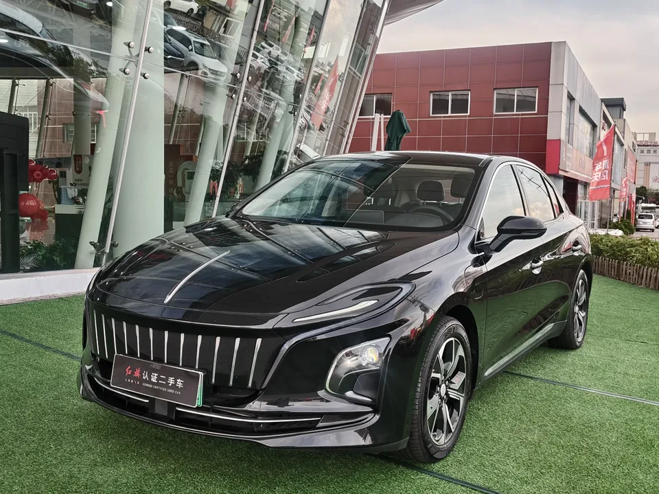 Hongqi E-QM5 Hongqi E-QM5 2023 Basic travel version 2024 — photo 1, buy with delivery to Moscow
