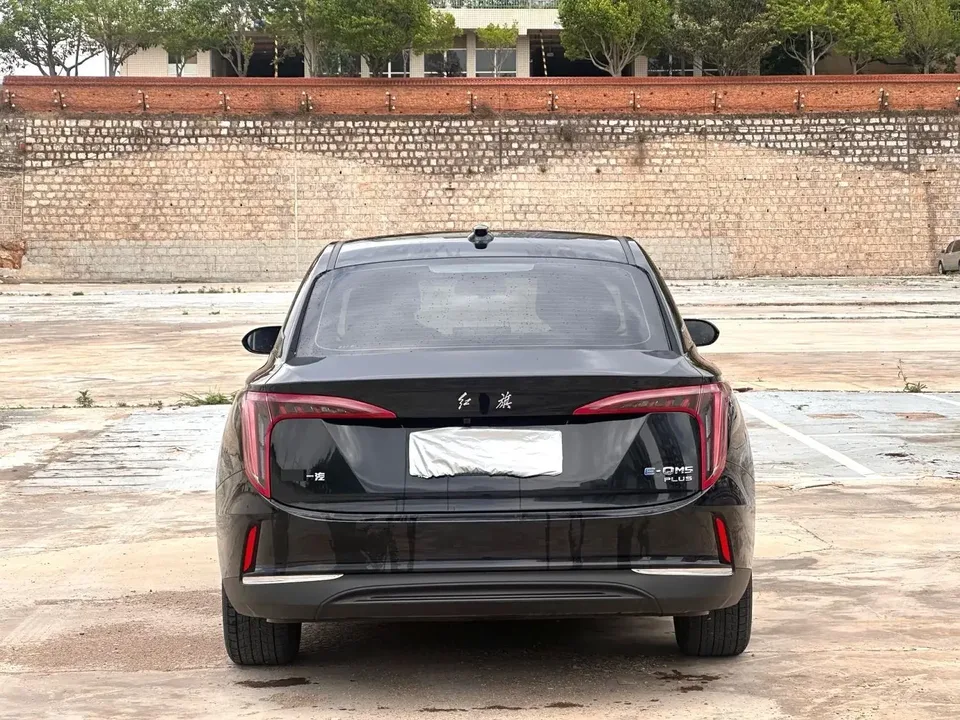 Hongqi E-QM5 Hongqi E-QM5 2023 Basic travel version 2023 — thumbnail 2