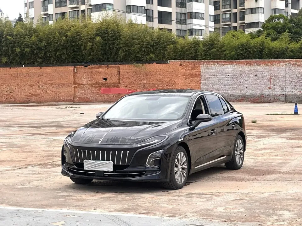 Hongqi E-QM5 Hongqi E-QM5 2023 Basic travel version 2023 — photo 1, buy with delivery to Moscow