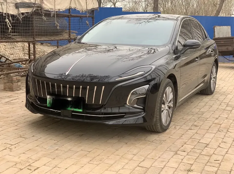 Hongqi E-QM5 Hongqi E-QM5 2024 500km travel version 100kW 2025 — photo 1, buy with delivery to Moscow