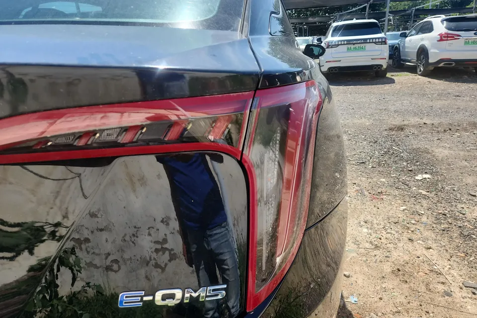 Hongqi E-QM5 Hongqi E-QM5 2023 Modified basic travel version 2023 — thumbnail 2