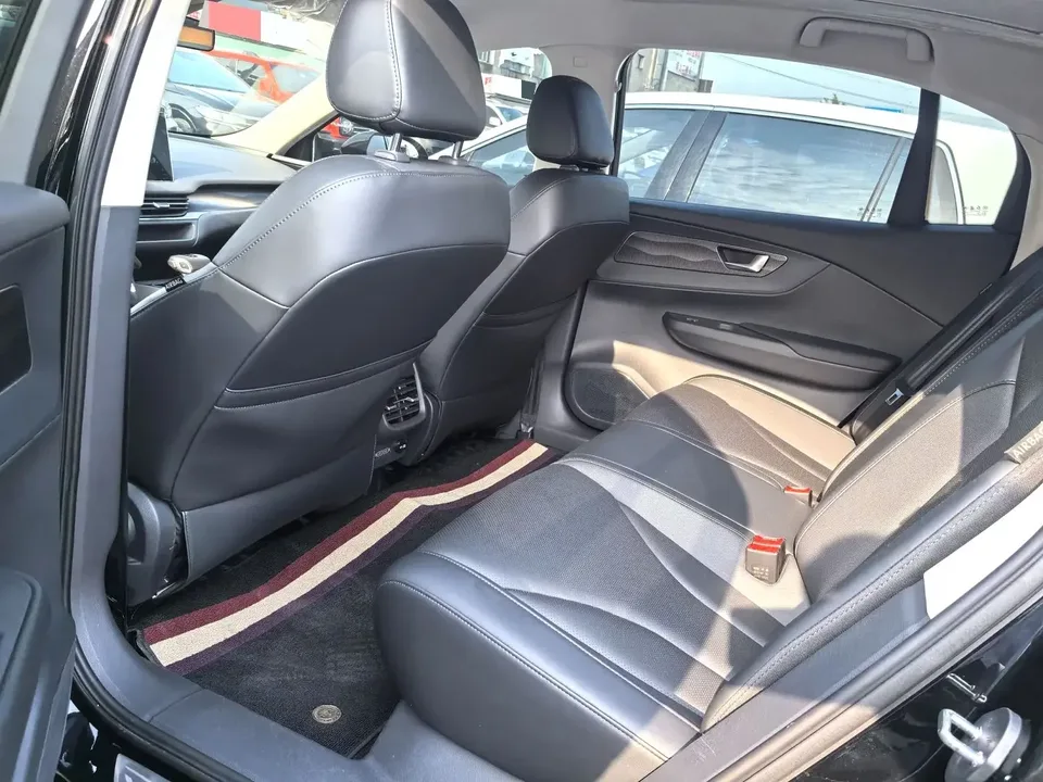 Hongqi E-QM5 Hongqi E-QM5 2023 Basic travel version 2023 — миниатюра 3