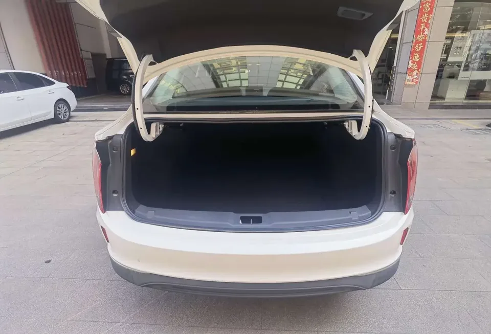 Hongqi E-QM5 Hongqi E-QM5 2021 Online Charging Basic Edition 4 Seats 2026 — thumbnail 4