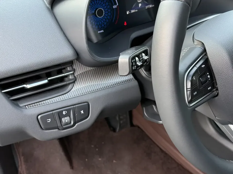Hongqi E-QM5 Hongqi E-QM5 2022 Charging 431km LeXiang Edition 5-seater 2022 — thumbnail 4