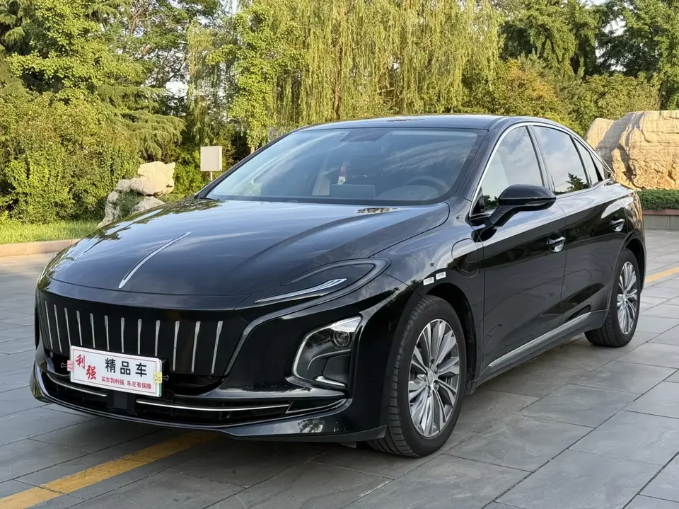 Hongqi E-QM5 Hongqi E-QM5 2022 Charging 431km LeXiang Edition 5-seater 2022 — photo 1, buy with delivery to Moscow
