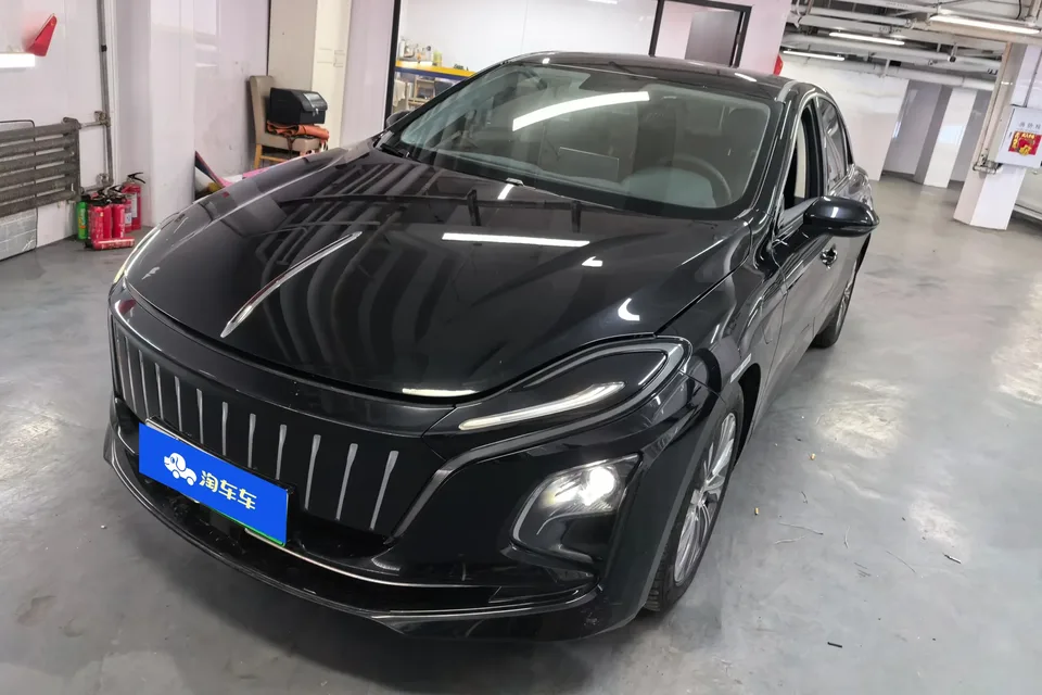 Hongqi E-QM5 Hongqi E-QM5 2024 560KM PLUS version 100kW 2025 — photo 1, buy with delivery to Moscow