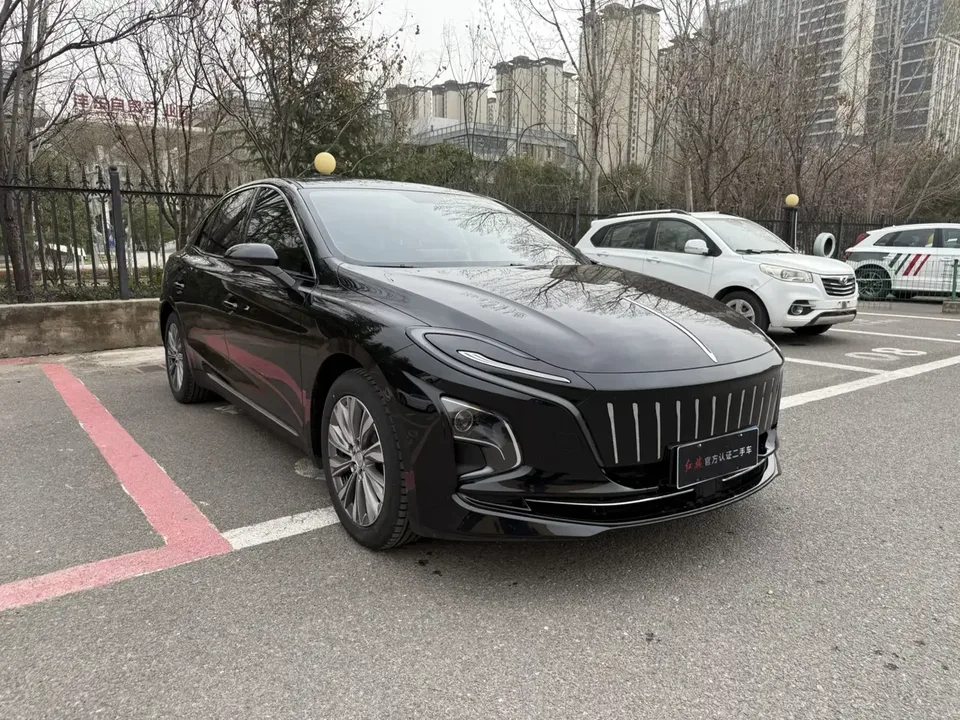 Hongqi E-QM5 Hongqi E-QM5 2024 500km travel version 100kW 2024 — thumbnail 3