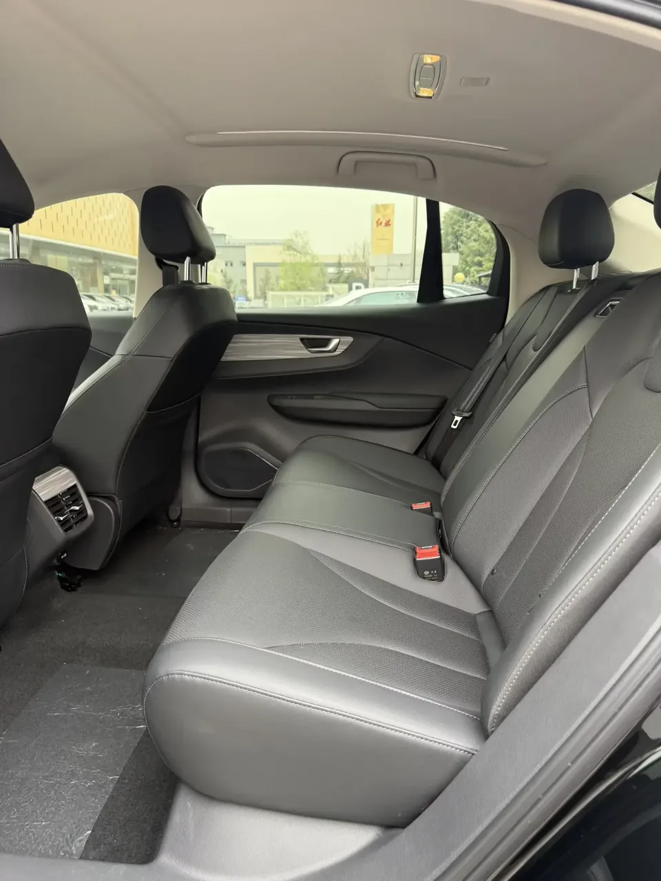 Hongqi E-QM5 Hongqi E-QM5 2024 500km travel version 100kW 2024 — thumbnail 4