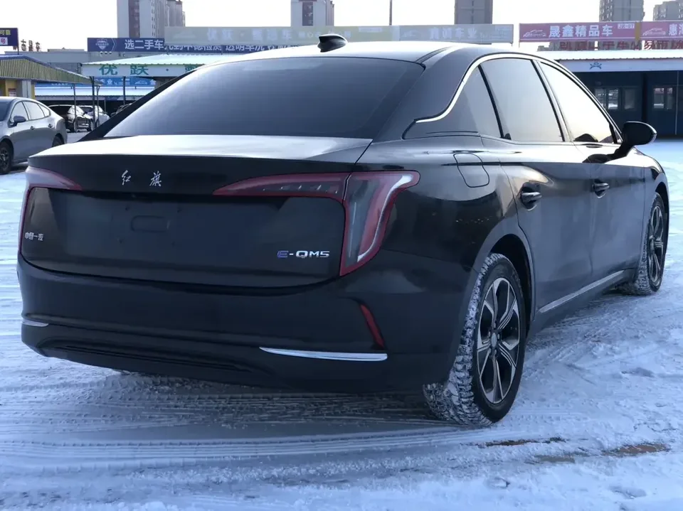 Hongqi E-QM5 Hongqi E-QM5 2021 Charging T3 version 4 seats 2022 — thumbnail 2