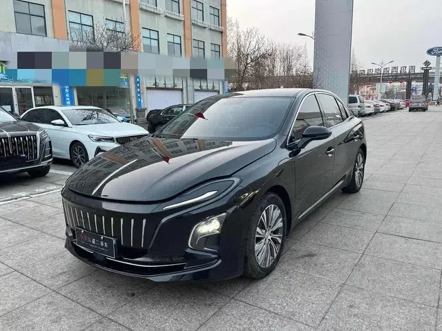 Hongqi E-QM5 Hongqi E-QM5 2022 Charging 431km LeXiang Edition 5-seater 2024 — photo 1, buy with delivery to Moscow