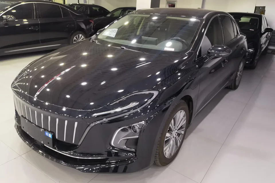Hongqi E-QM5 Hongqi E-QM5 2024 450km travel version 100kW 2024 — photo 1, buy with delivery to Moscow