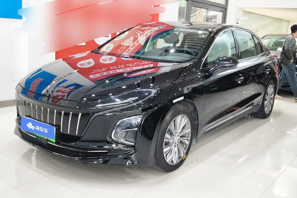 Hongqi E-QM5 Hongqi E-QM5 2024 450km travel version 100kW 2024 — photo 1, buy with delivery to Moscow