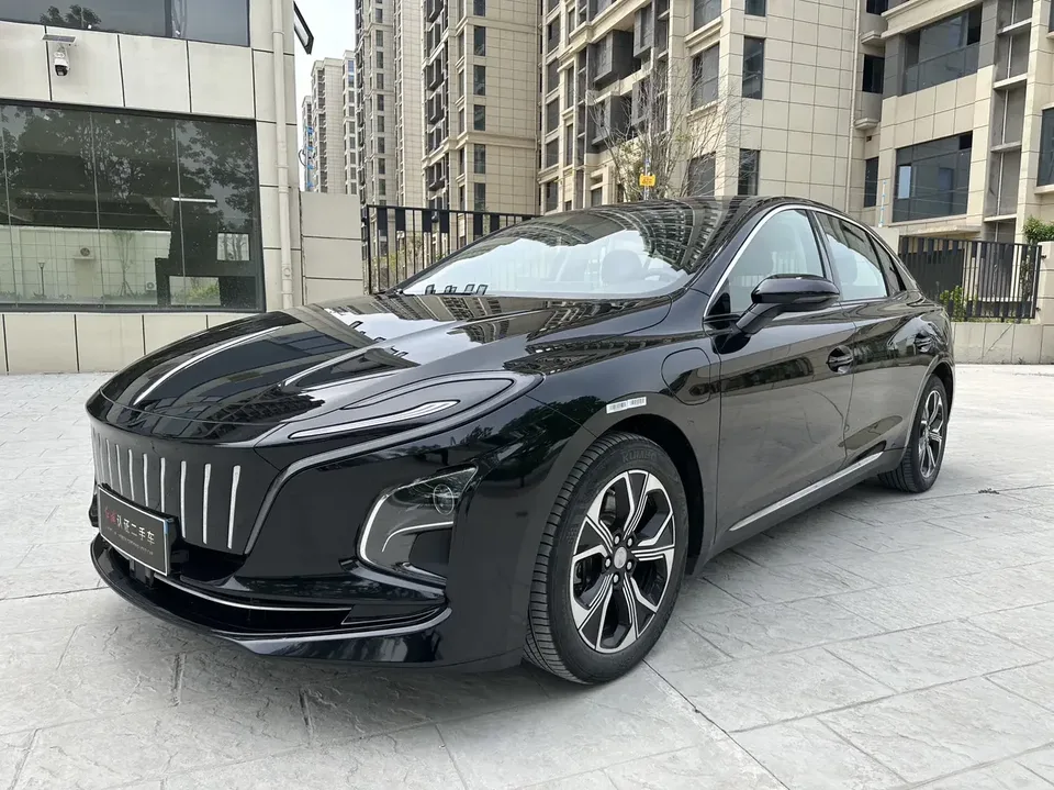 Hongqi E-QM5 Hongqi E-QM5 2023 Modified basic travel version 2024 — photo 1, buy with delivery to Moscow