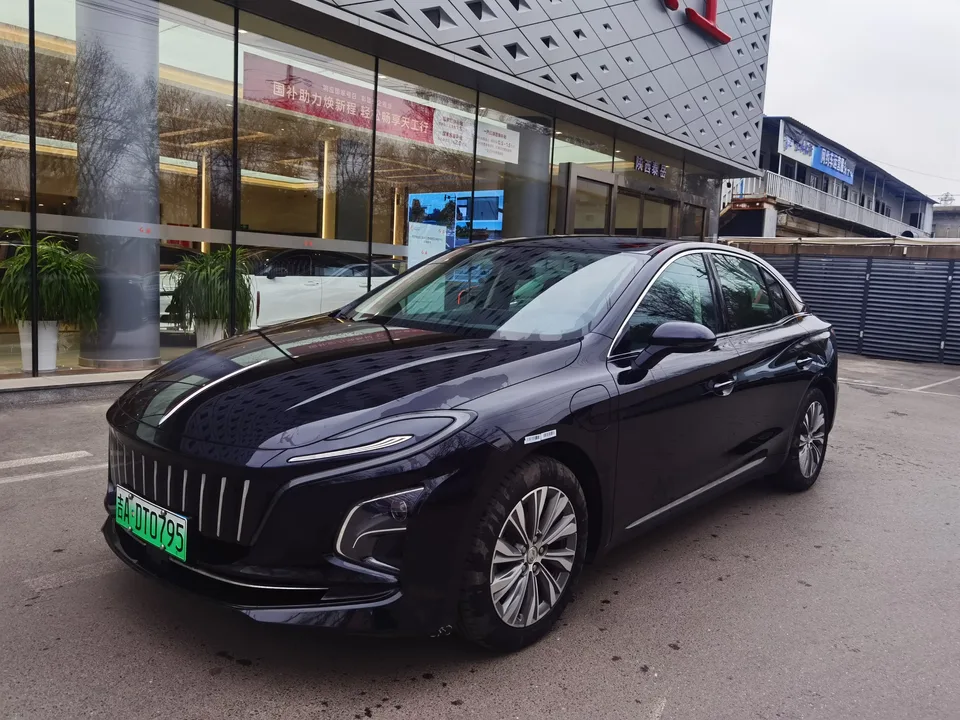 Hongqi E-QM5 Hongqi E-QM5 2024 500km travel version 100kW 2024 — photo 1, buy with delivery to Moscow