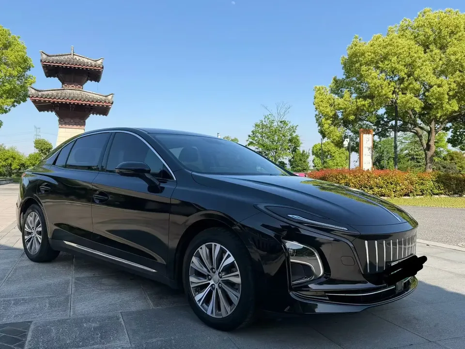 Hongqi E-QM5 Hongqi E-QM5 2023 Modified basic travel version 2023 — thumbnail 3