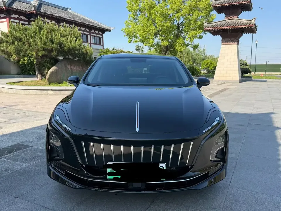 Hongqi E-QM5 Hongqi E-QM5 2023 Modified basic travel version 2023 — photo 1, buy with delivery to Moscow