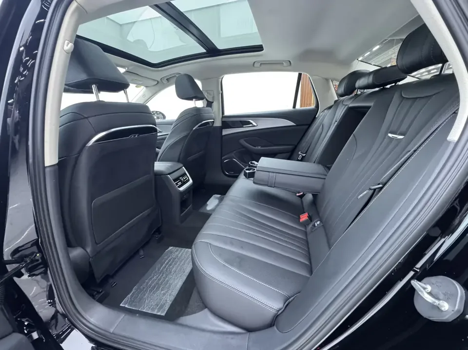 Hongqi H5 Hongqi H5 2024 1.5T DCT Zhilian Qiyun Edition 2024 — thumbnail 4