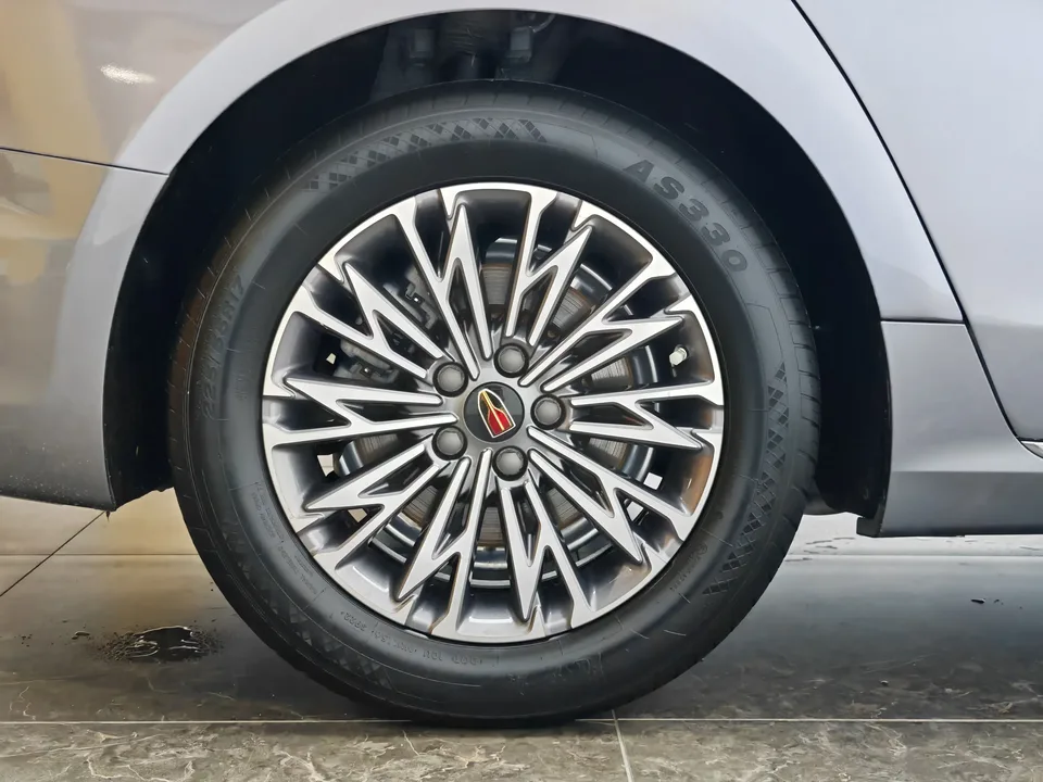 Hongqi H5 Hongqi H5 2023 2.0T Automatic Intelligent Connection Flagship Edition 2023 — thumbnail 3