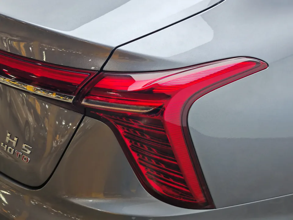 Hongqi H5 Hongqi H5 2023 2.0T Automatic Intelligent Connection Flagship Edition 2023 — thumbnail 4