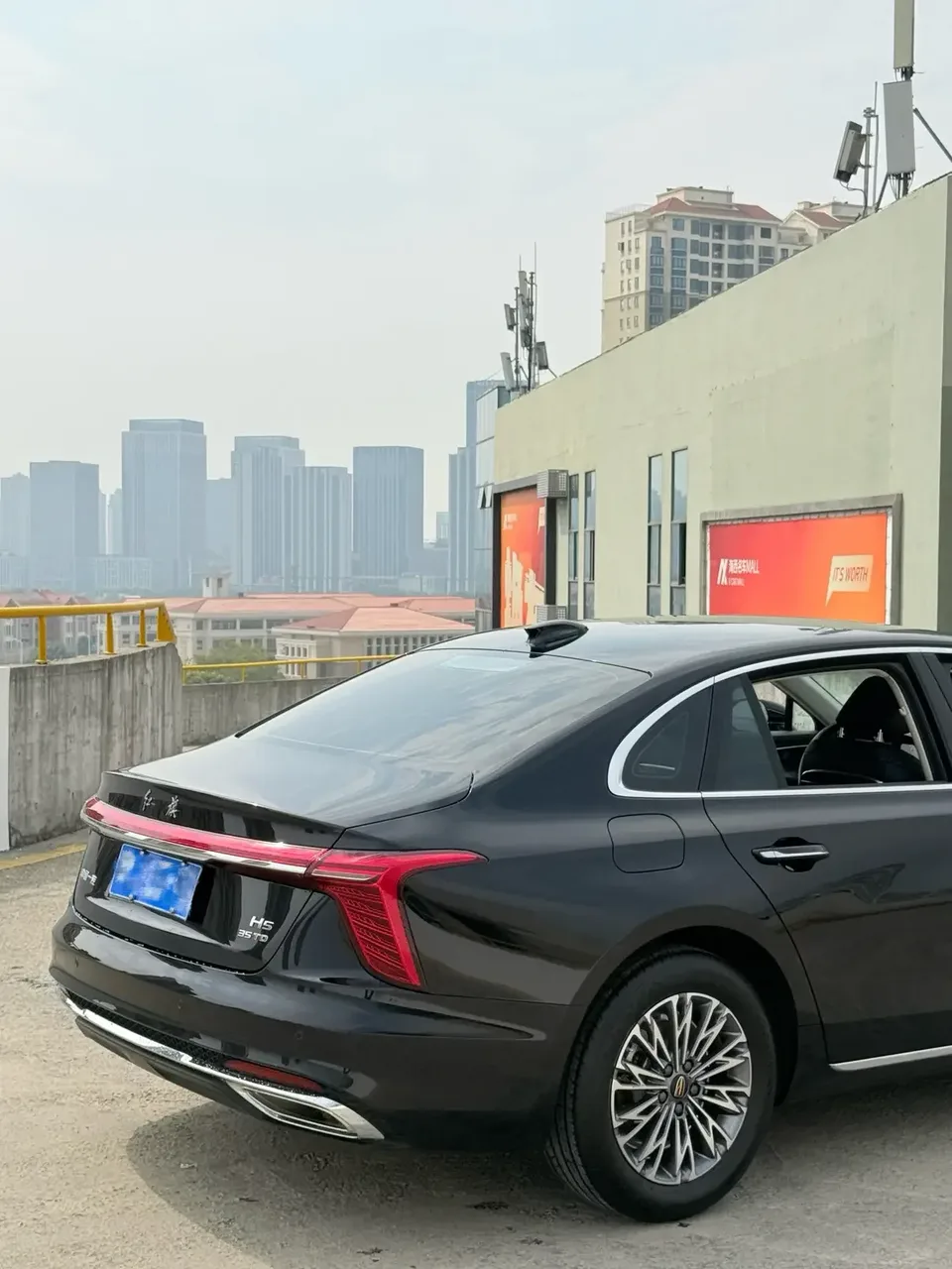 Hongqi H5 Hongqi H5 2024 1.5T DCT Zhilian Qiyue Edition 2024 — thumbnail 2