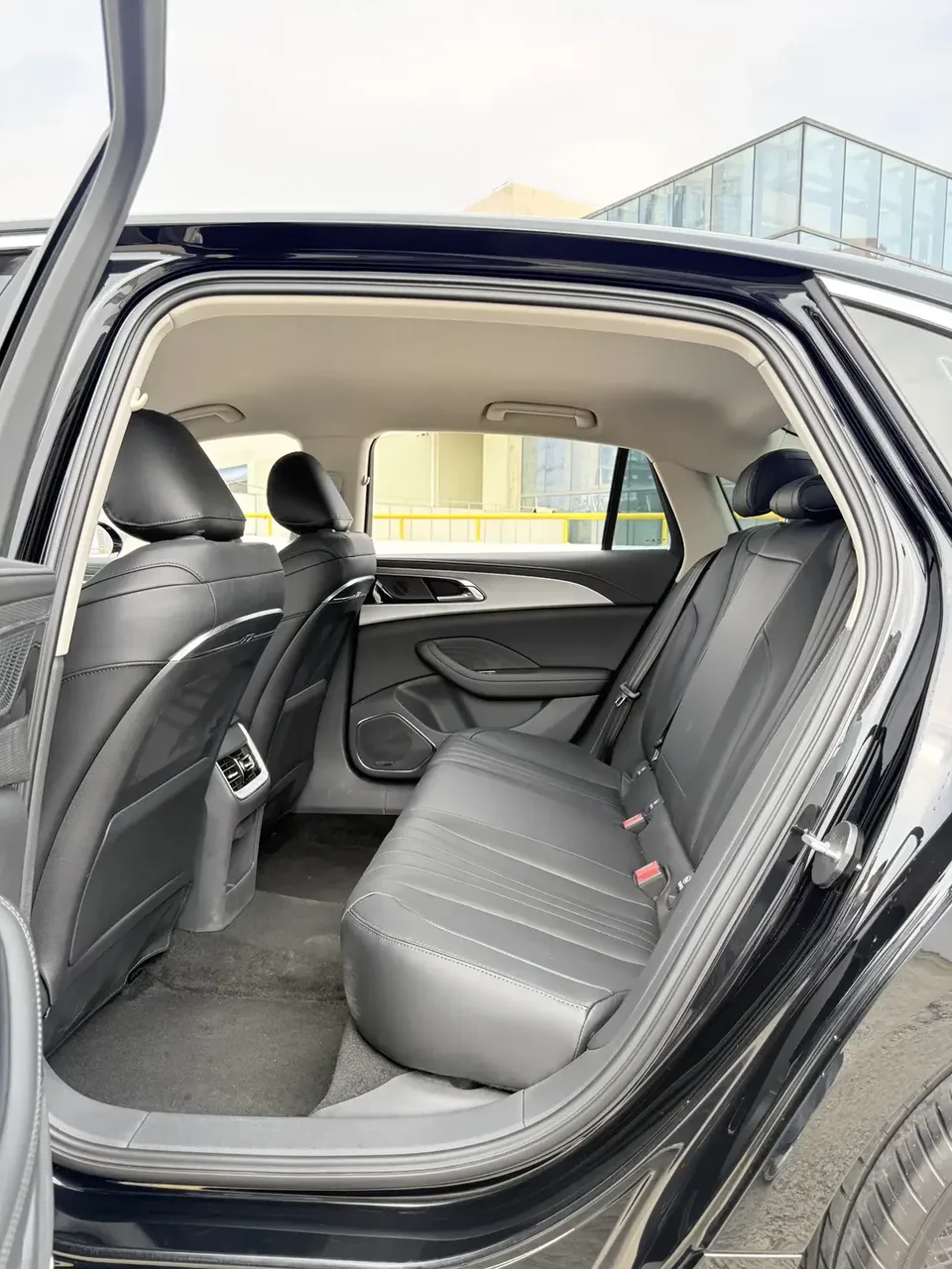 Hongqi H5 Hongqi H5 2024 1.5T DCT Zhilian Qiyue Edition 2024 — thumbnail 3