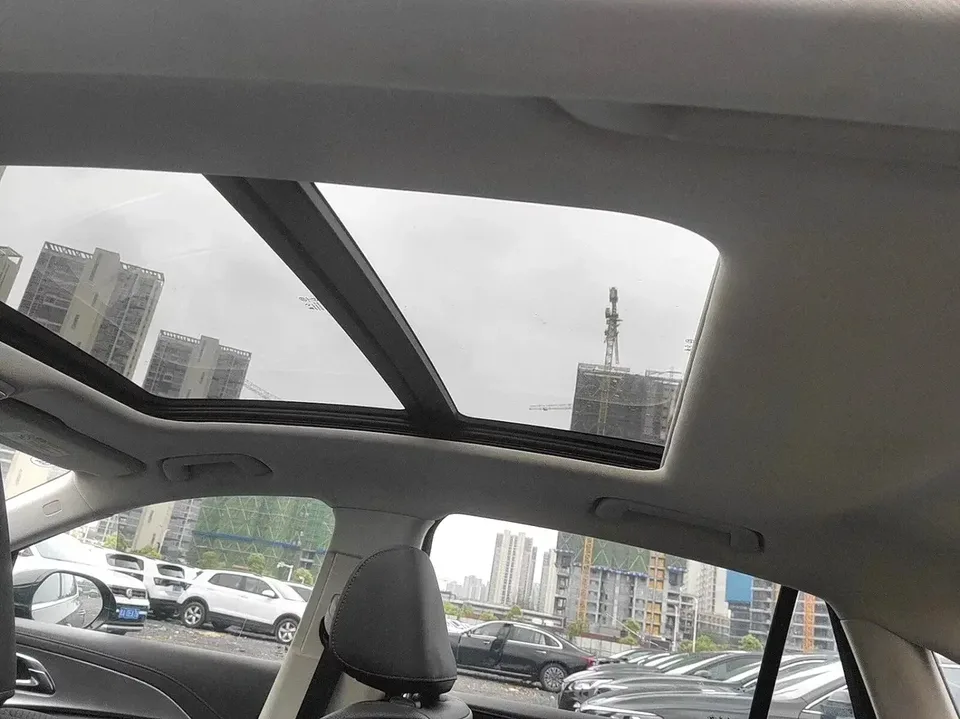 Hongqi H5 Hongqi H5 2023 1.5T DCT Zhilian Qiyue Edition 2023 — thumbnail 3