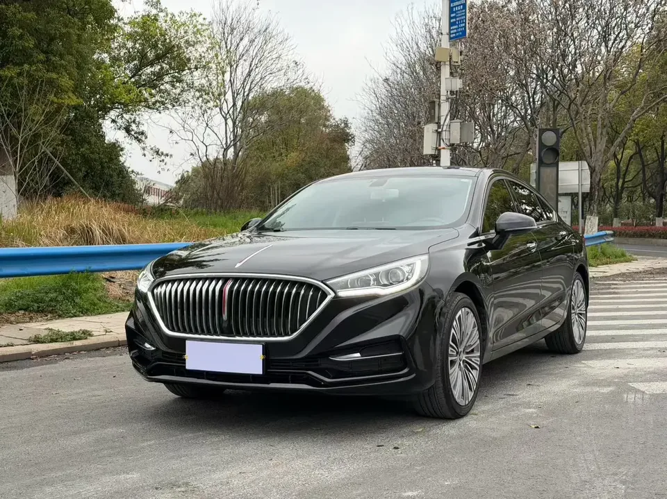Hongqi H5 classic Hongqi H5 classic 2022 1.5T DCT Flagship Edition 2023 — photo 1, buy with delivery to Moscow