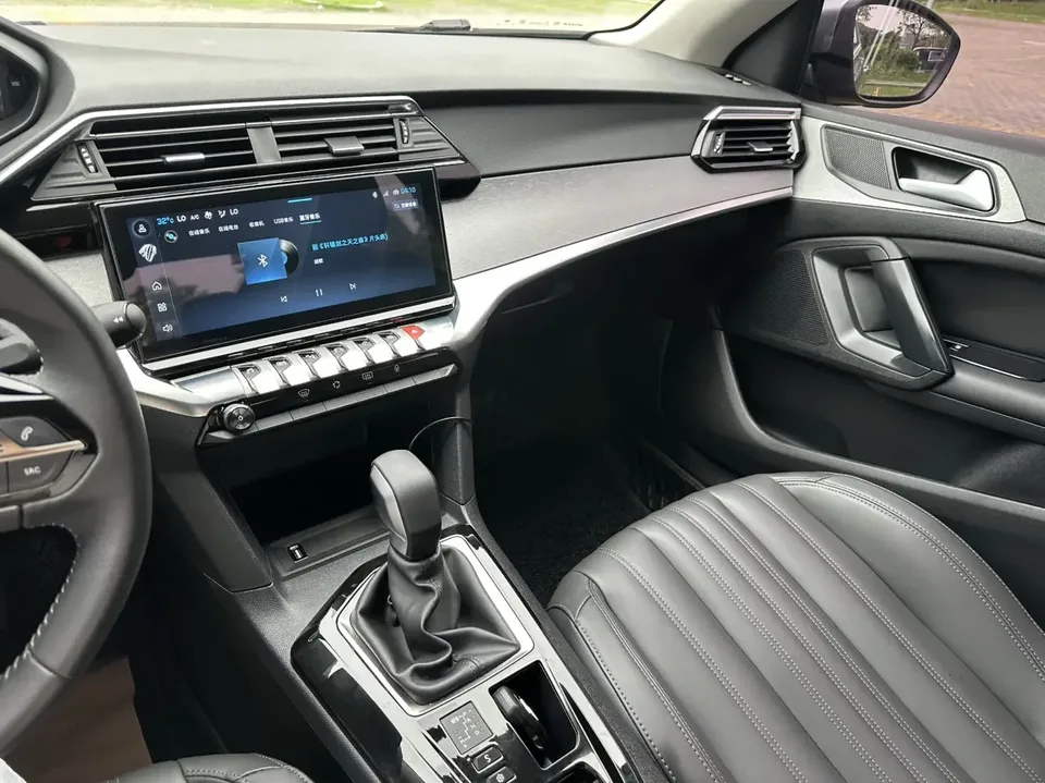 Peugeot 408 Peugeot 408 2022 1.6T Light Chasing Edition 2023 — thumbnail 3