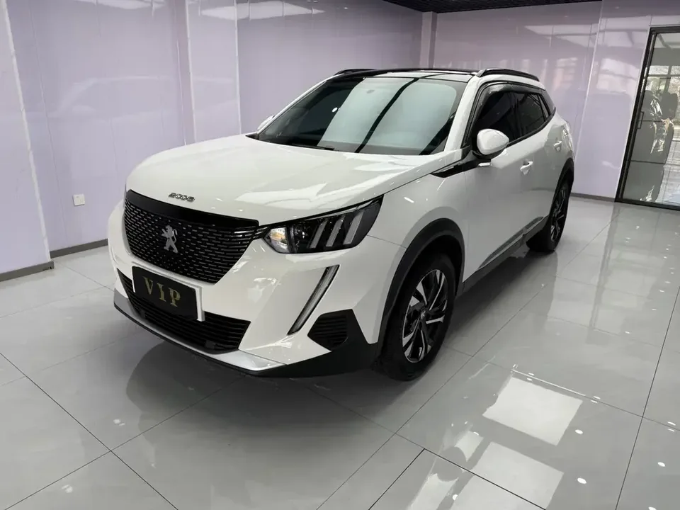 Peugeot 2008 Peugeot 2008 2020 230THP Fashion Edition 2022 — photo 1, buy with delivery to Moscow
