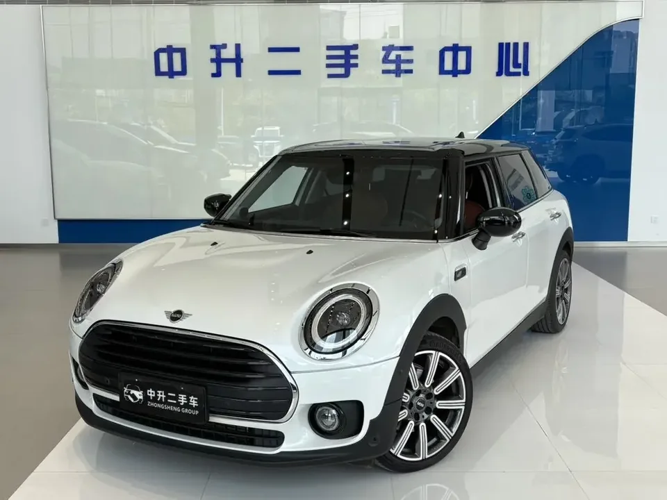 MINI Clubman MINI CLUBMAN 2023 1.5T COOPER Connoisseur 2023 — photo 1, buy with delivery to Moscow