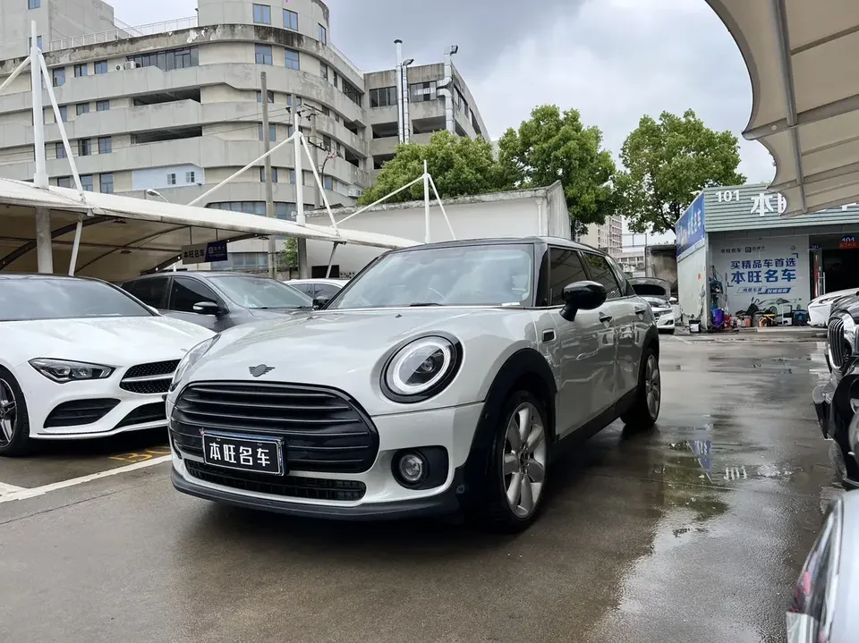 MINI Clubman MINI CLUBMAN 2023 1.5T COOPER Connoisseur 2022 — photo 1, buy with delivery to Moscow
