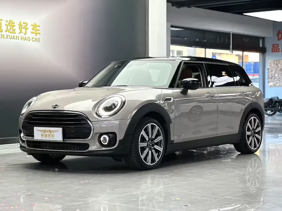 MINI Clubman MINI CLUBMAN 2023 Modified 1.5T COOPER Connoisseur 2023 — photo 1, buy with delivery to Moscow